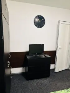 Piata Romana-Amzei acces metrou apt. 2 cam mobilat utilat liber bloc fara risc contract Anaf 525 Euro