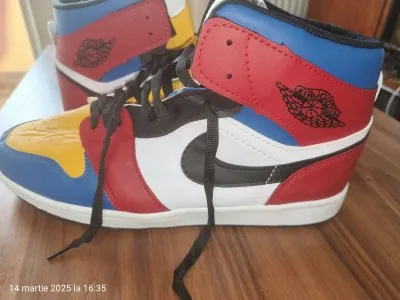Vând adidași Nike Jordan mărime 43