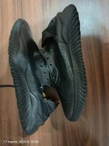 Vând adidași bărbați mărime 43