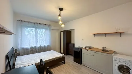 Dacia-Eminescu reper Pizza Hut Mosilor bloc mic tip vila  garsoniera mobilata utilata chiria 350 Euro