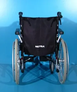 Scaun cu rotile - Meyra   latime sezut 48 cm