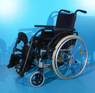 Scaun cu rotile Breezy - latime sezut 40 cm