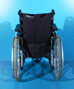 Scaun cu rotile Breezy - latime sezut 40 cm