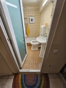 Piata Universitatii-metrou reper Facultatea de Arhitectura apt. bloc fara bulina 450 E Contract Anaf