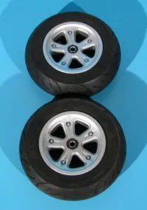 Roata originala cu cauciuc si camera 75/85-5 (3.00-5) - set