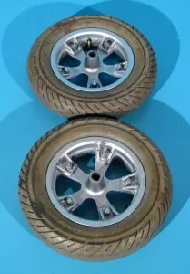 Roata originala cu cauciuc si camera  3.00-8