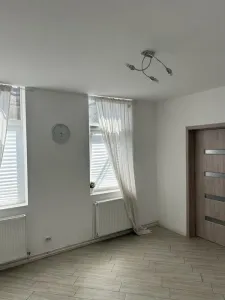 Hala Traian  se inchiriaza casa pentru activitati  firme 2 camere 50 mp 500 euro