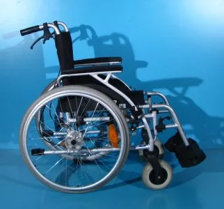 Scaun cu rotile din aluminiu - Drive