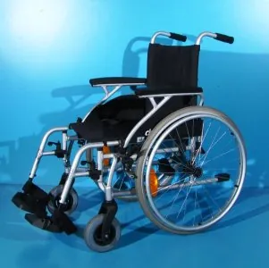 Scaun cu rotile din aluminiu Drive - latime sezut 45 cm