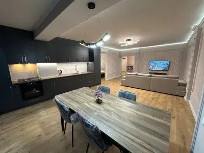 Chirie! apartament cu 3 camere. 83 mp.