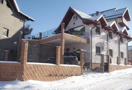 Particular, inchiriez casa de vacanta cu vedere panoramica catre Caraiman, Busteni, 750 euro/luna