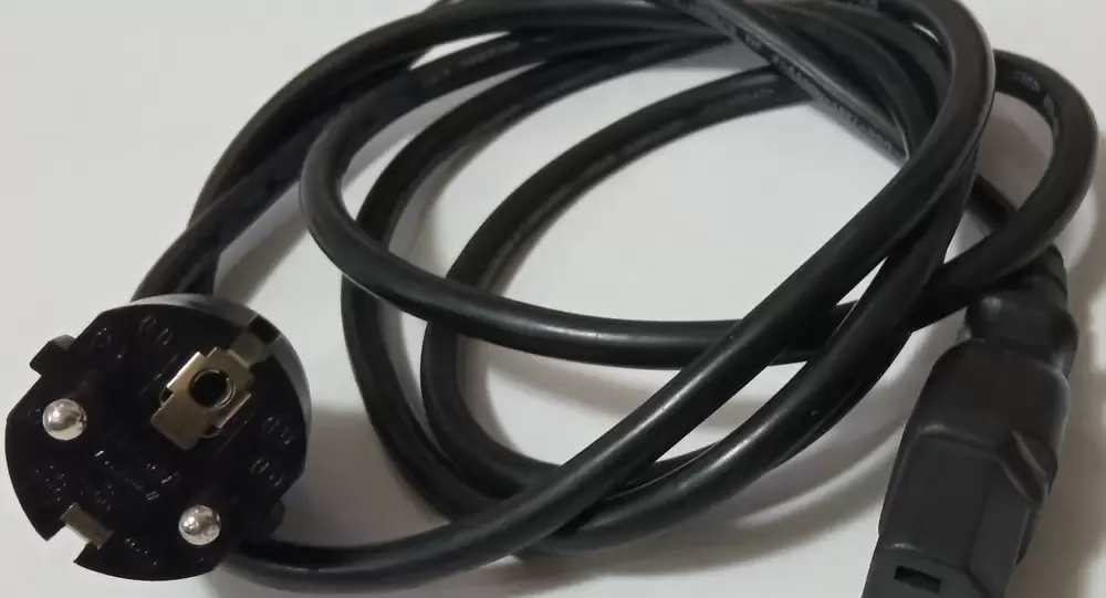 Vand 2 Cabluri Alimentare PC si Monitor