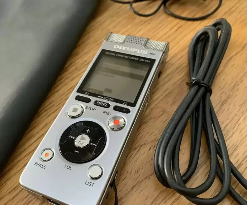 Reportofon argintiu profesional olympus dm-650