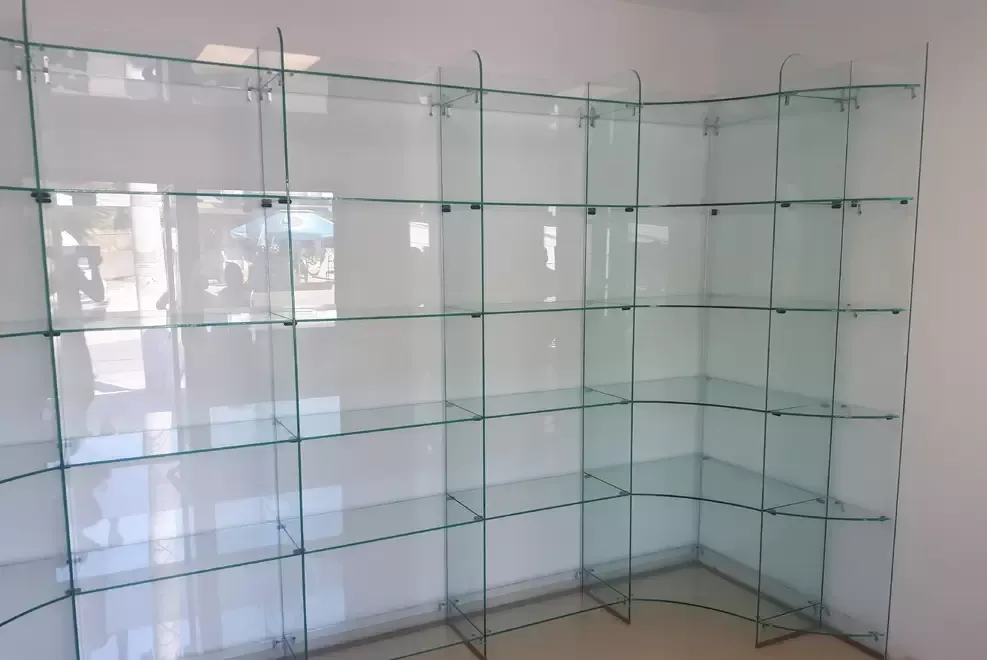 Rafturi sticla magazin