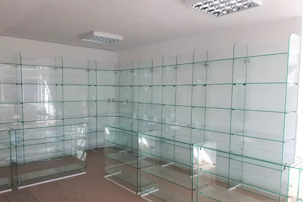 Rafturi sticla magazin