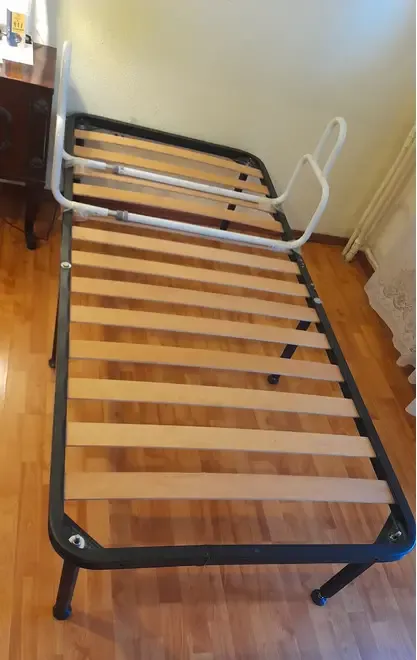 Pat metalic somiera saltea si brate laterale