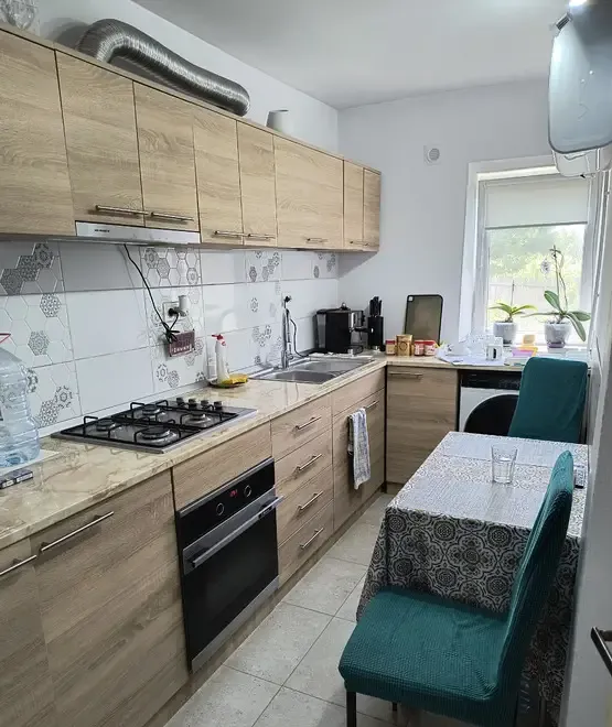 Casa si curte de vanzare beci 2 terase 2 fantani