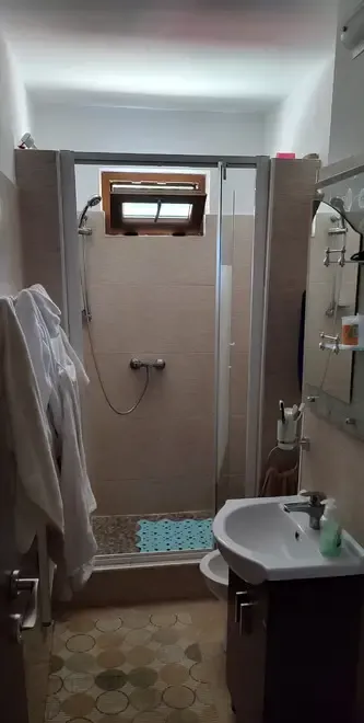 Vand apartament doua camere