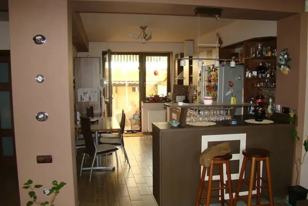 Inchiriez casa militari