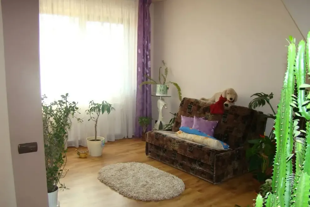 Inchiriez casa militari