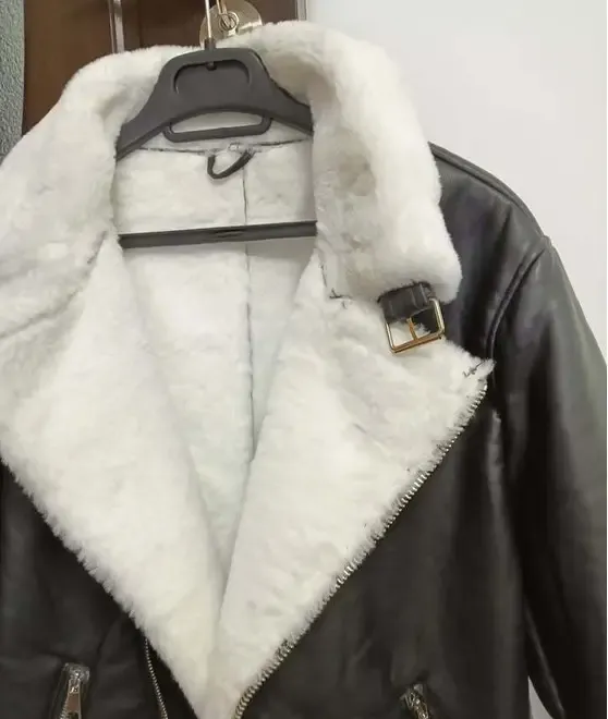 Geaca FIT Barbati cu Blana Alba - Noua Doar Probata