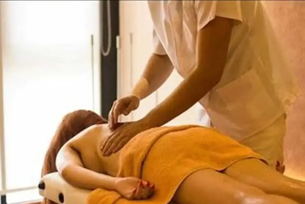 Maseur profesionist terapie completa pentru femei