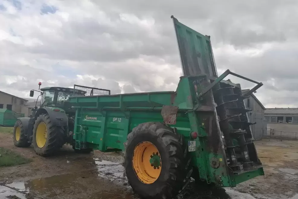 Remorca pt imprastiat gunoiul