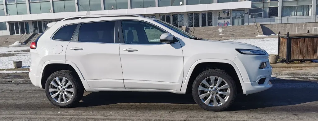 Jeep Cherokee 2016 200 CP 13 800 eur