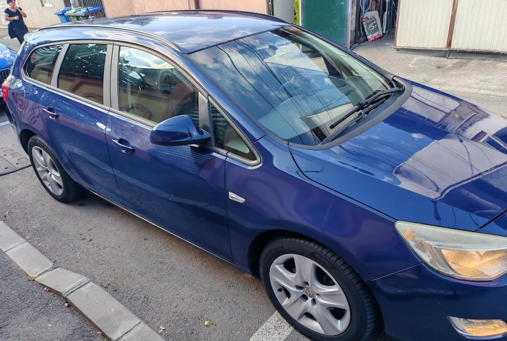 Opel Astra J Sport tourer Cdti 2011 3 350 eur