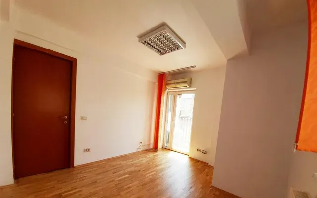 Duplex P 1 4 camere 104 mp utili curte proprie in complex imobiliar 2013