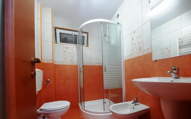 Duplex P 1 4 camere 104 mp utili curte proprie in complex imobiliar 2013