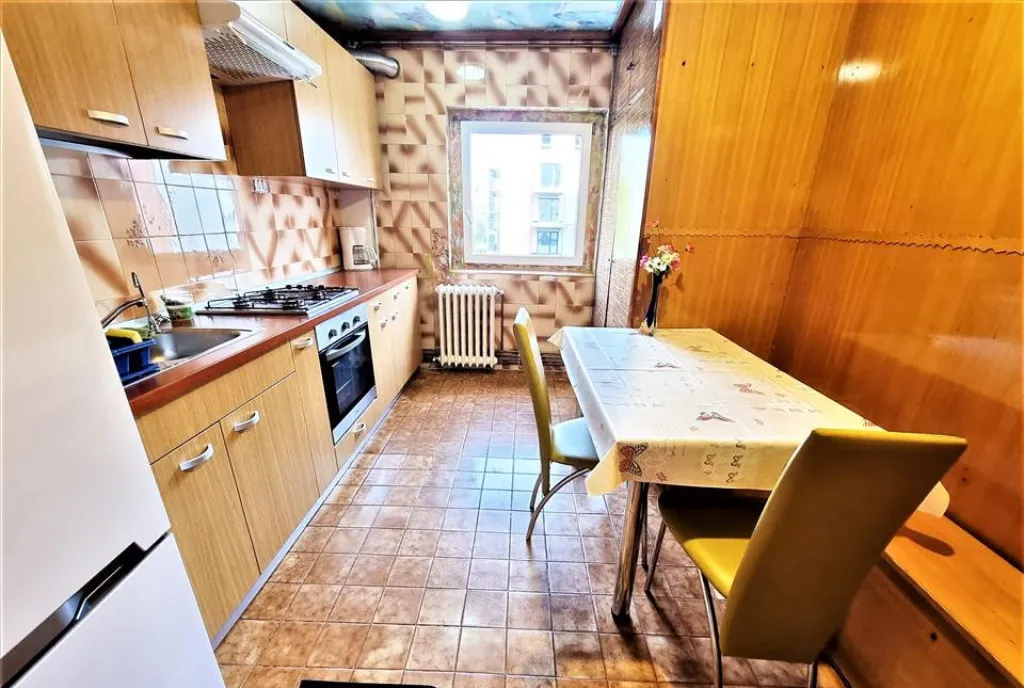 Apartament cu 2 dormitoare si living 2 bai zona umf Gradi