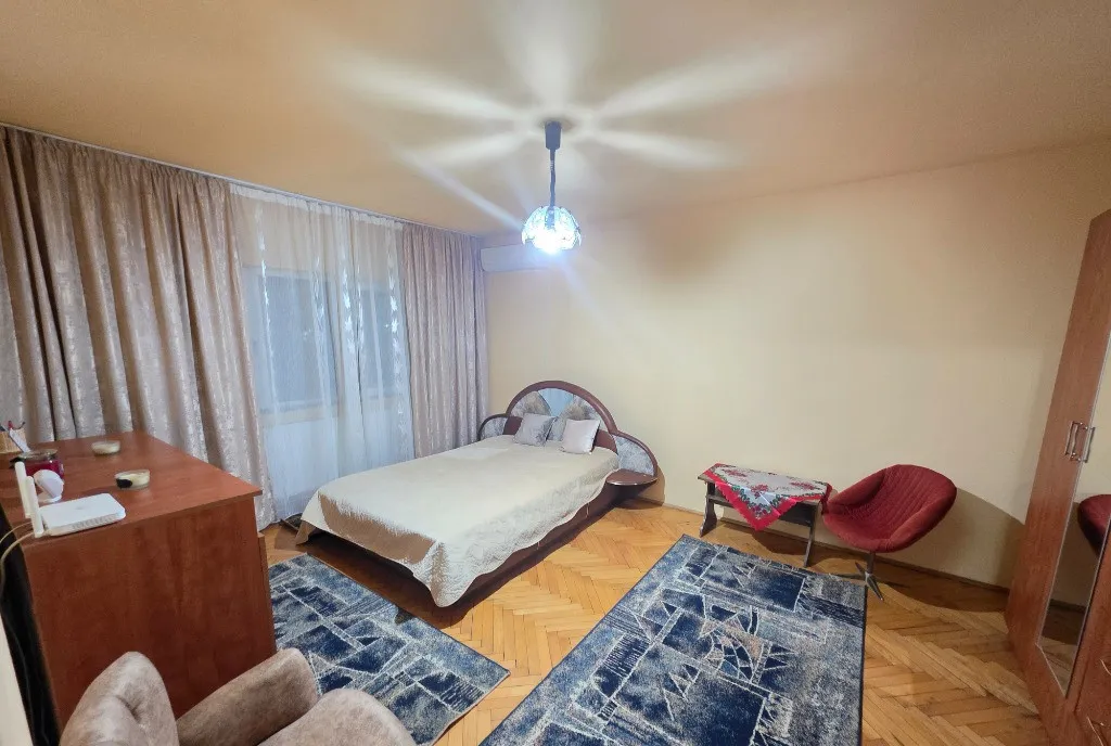 Inchiriez apartament decomandat 1 camera in zona Vlaicu