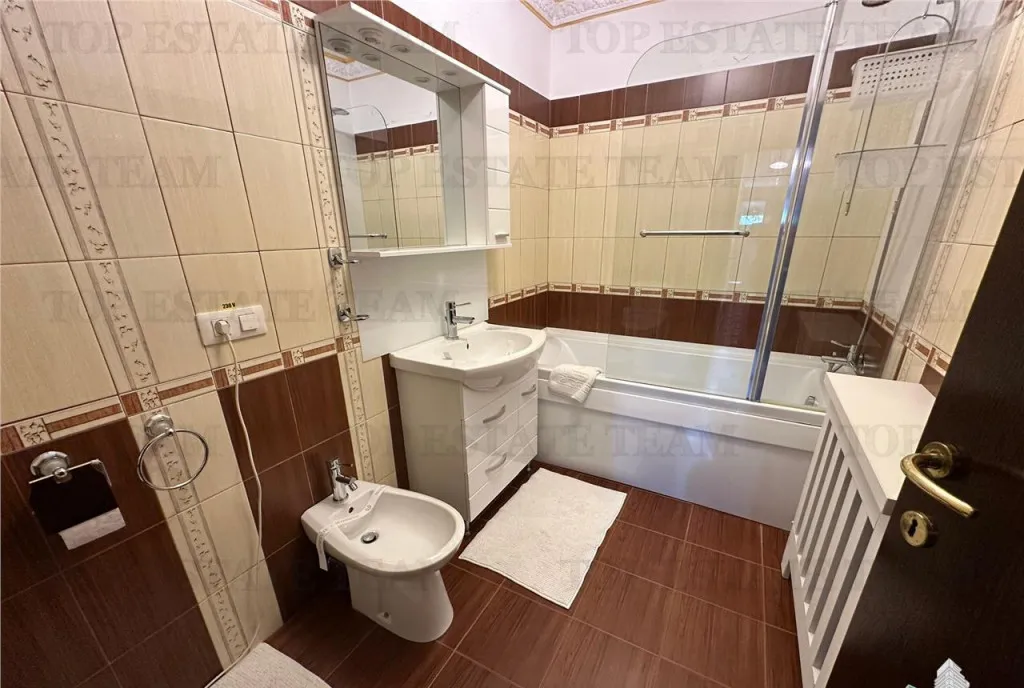 Apartament 4 camere cu terasa de inchiriat in zona Lacului