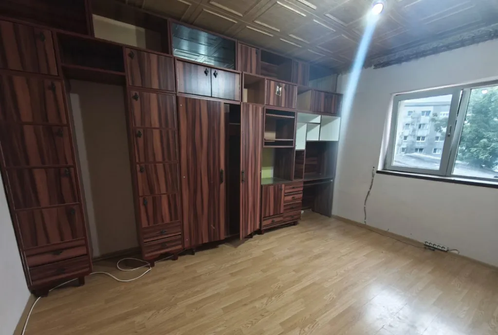 Garsoniera de vanzare etaj 1 30 mp Siret