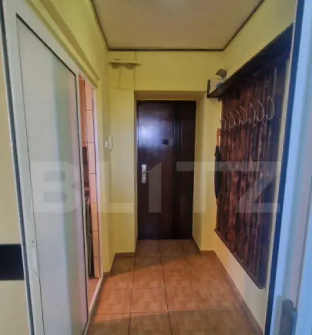 Garsoniera mobilata etaj intermediar parcare beci luminoa