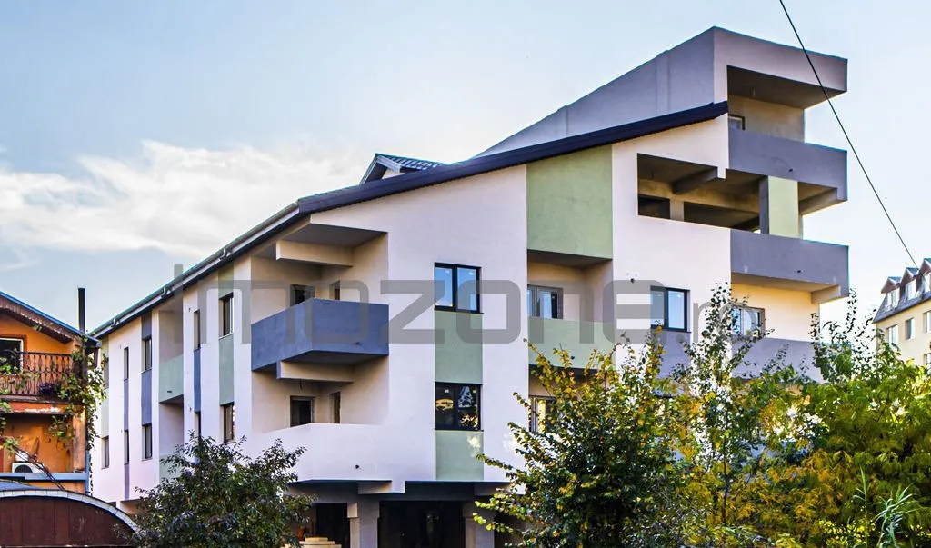 3 Camere 87 mp decomandat 2 balcoane zona de case Mi