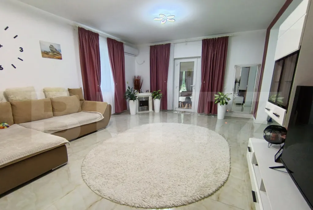 Apartament 3 camere 93 5 mp terasa 32 5 mp zona centrala