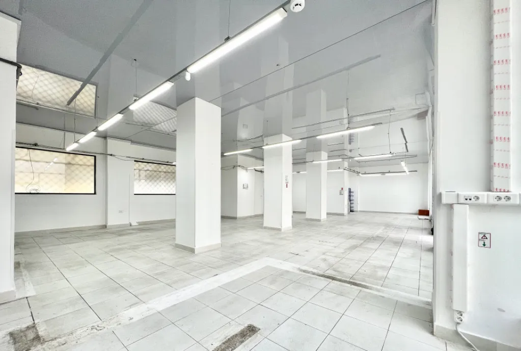 Spatiu comercial situat central cu vitrina vizibilitate