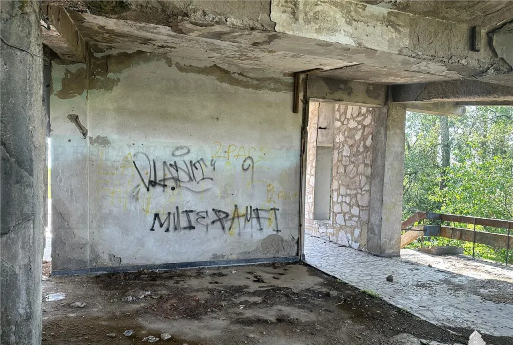 Cladire la rosu fost restaurant lotca I C bratianu