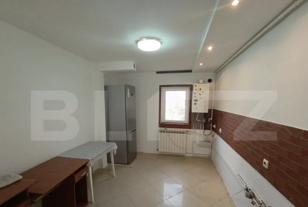 Apartament spatios 4 camere 2 bai 2 balcoane loc de