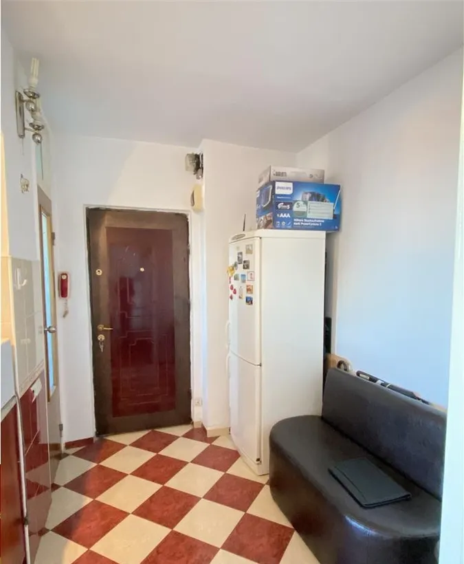 Pantelimon garsoniera mobilata bloc mixt stradal vis a vis Mega Mall