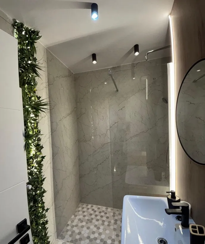 Tineretului 5 minute metrou pe strada Poenari prima inchiriere