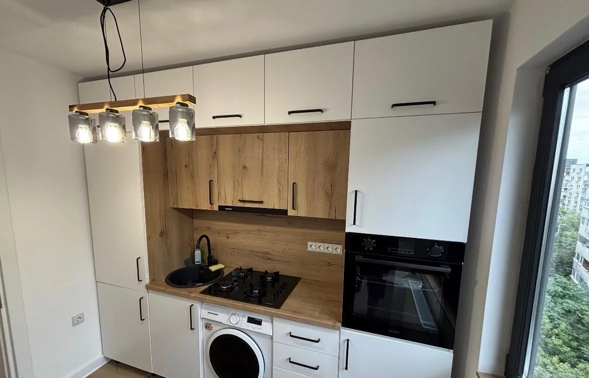 Tineretului 5 minute metrou pe strada Poenari prima inchiriere