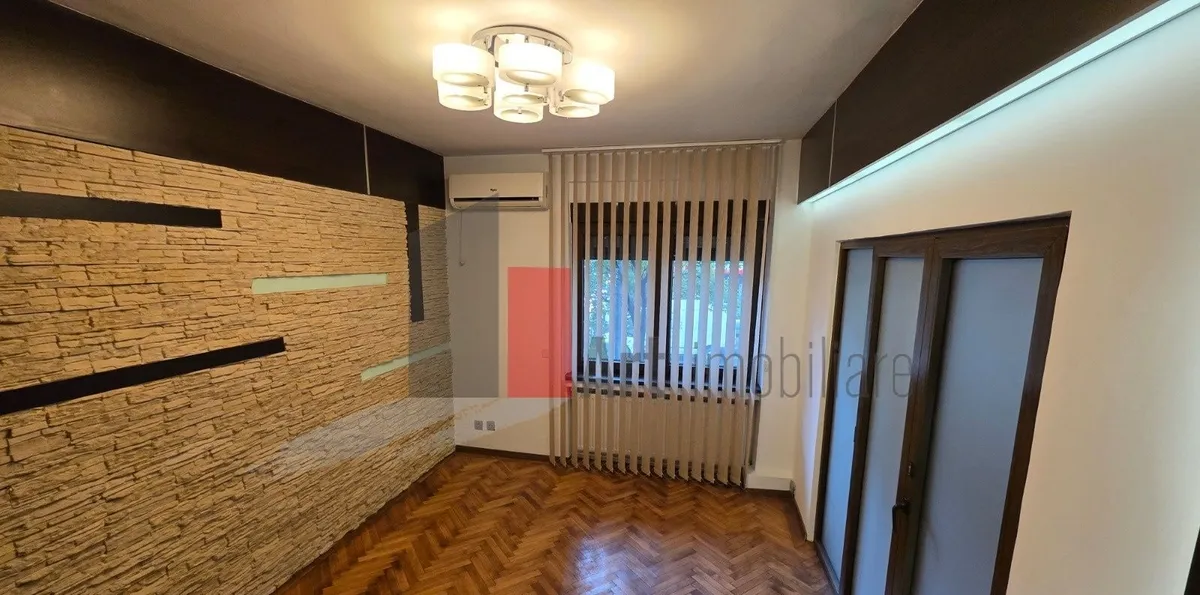 Parcul Carol Monetarie apartament cu 3 camere cu centrala loc de parcare