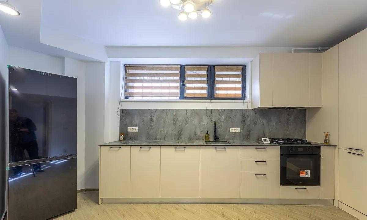 Banu Manta parter inalt 5 camere 156 mp nou