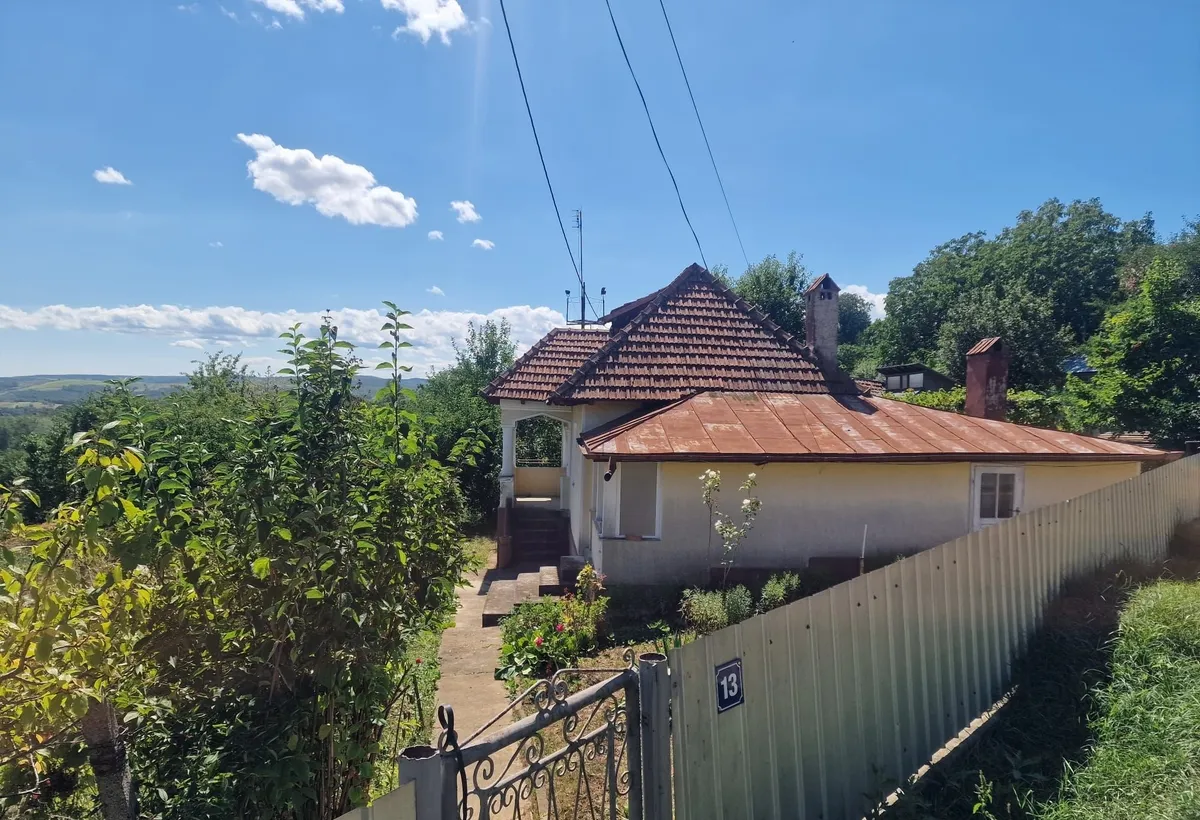 Casa in mediu rural cu teren