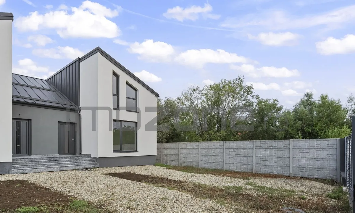 Buftea Casa spatioasa P M 195 mp 3 dormitoare si 3 bai