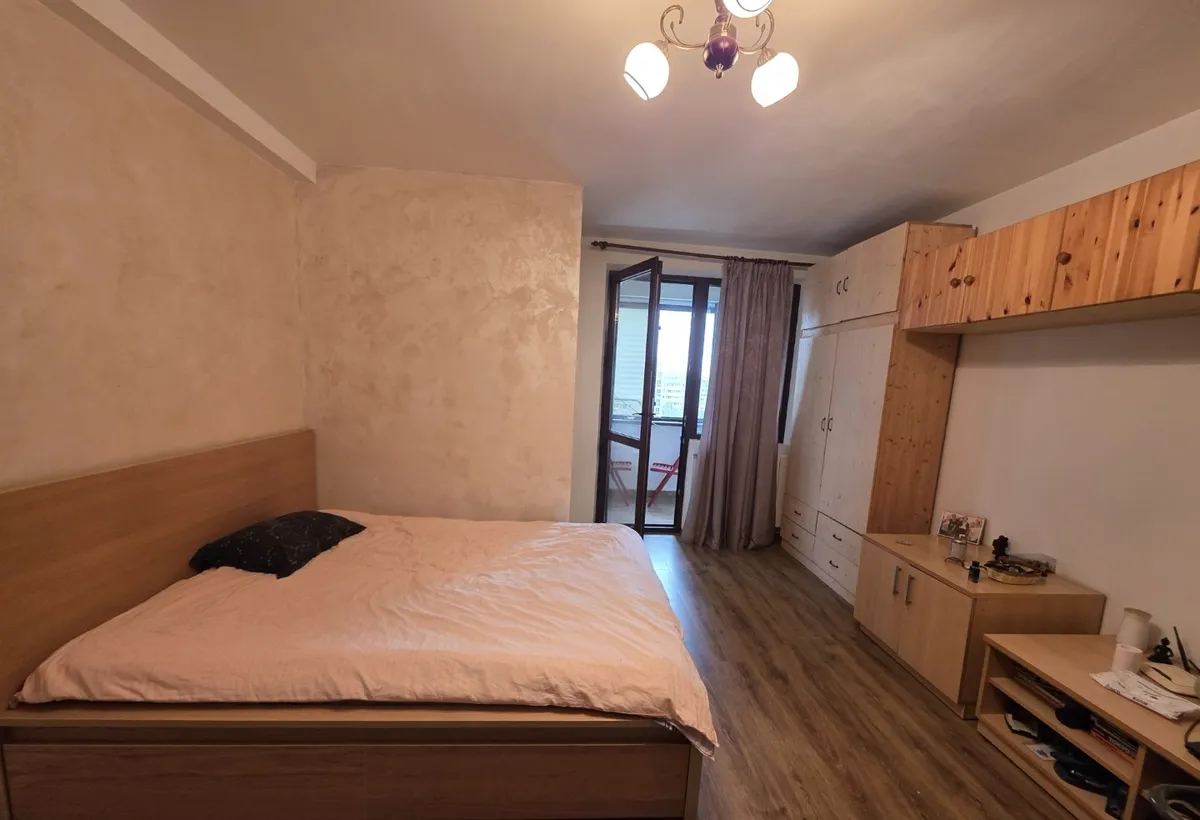 Policlinica Titan 10 minute metrou pe Prisaca Dornei bloc reabilitat