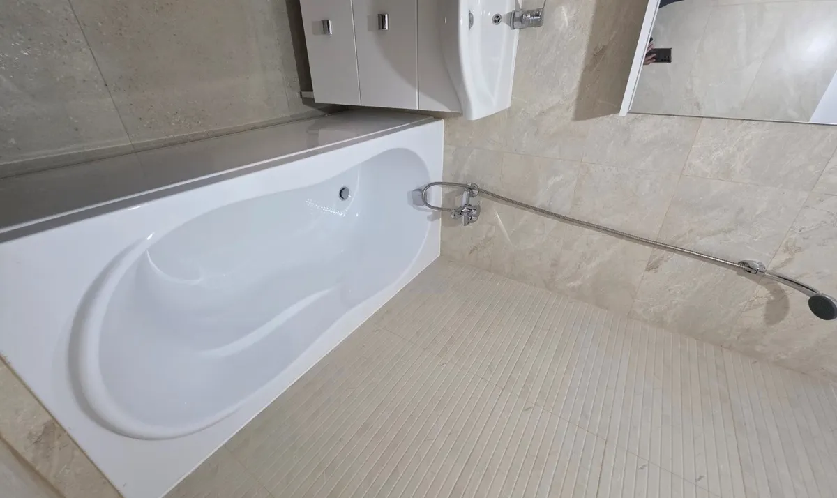 Dristor chiar la gura de metrou 5 minute mall Park Lake si parc ior